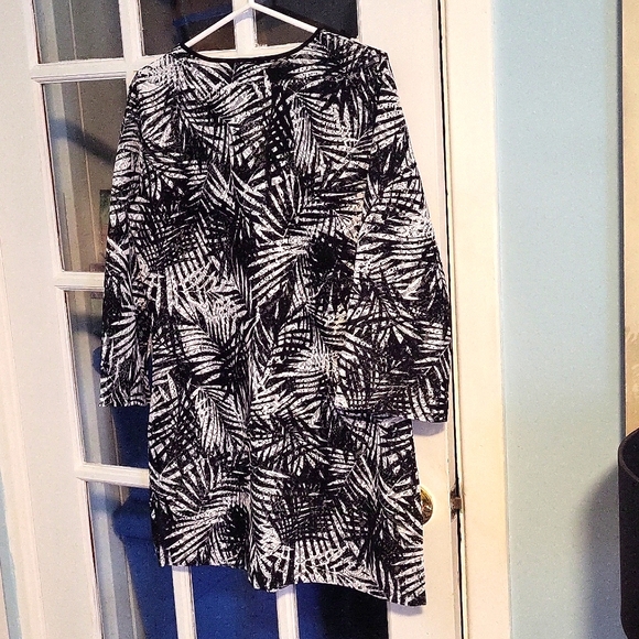 Mario Serrani Italy Light weight Beach/ Pool cover up Black & White size Small - Picture 6 of 6